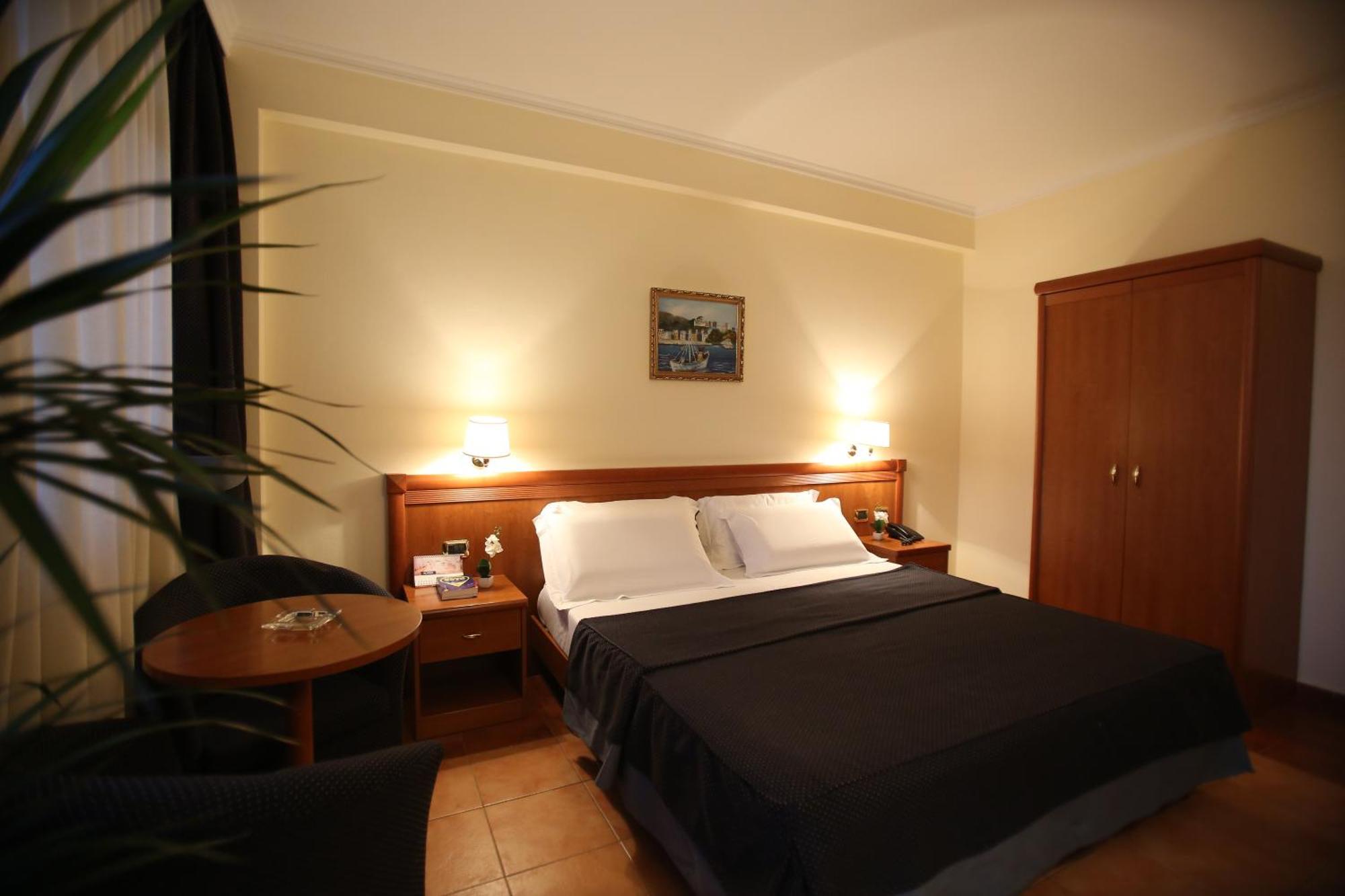 Hotel Continental Vorë Oda fotoğraf