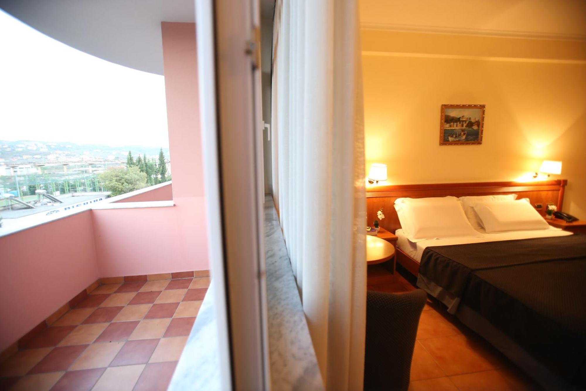 Hotel Continental Vorë Dış mekan fotoğraf