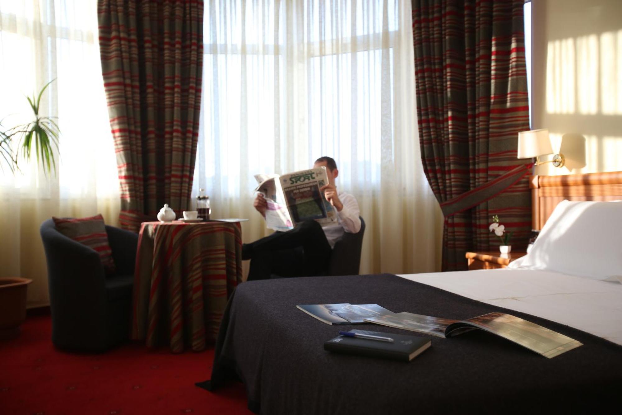 Hotel Continental Vorë Dış mekan fotoğraf