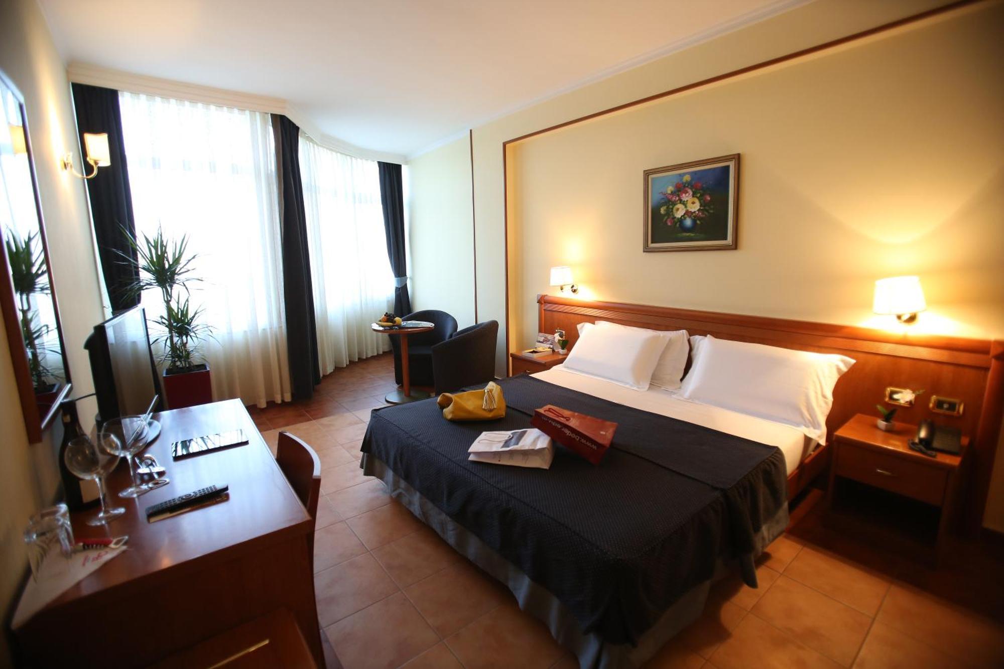 Hotel Continental Vorë Oda fotoğraf