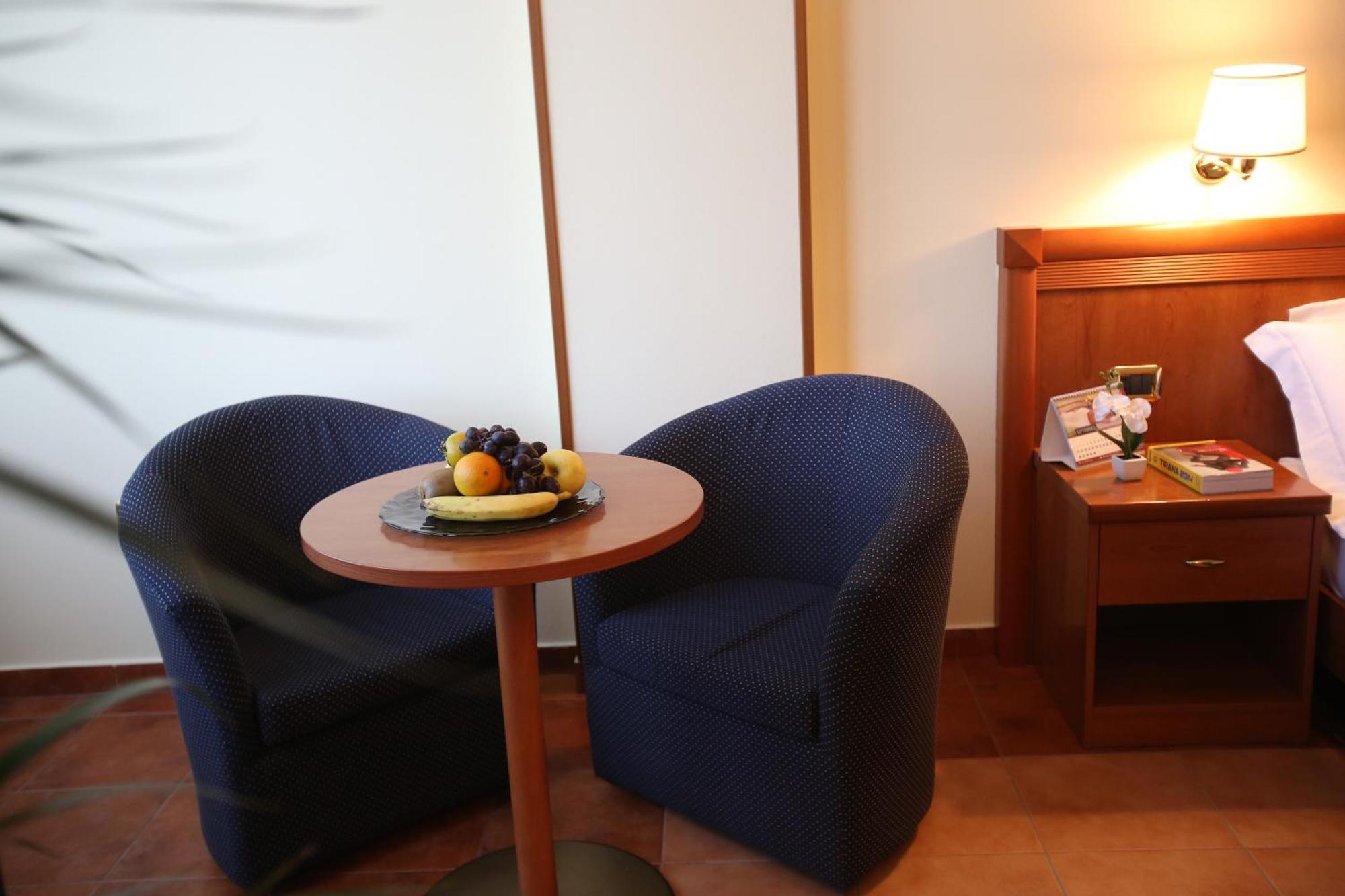 Hotel Continental Vorë Oda fotoğraf