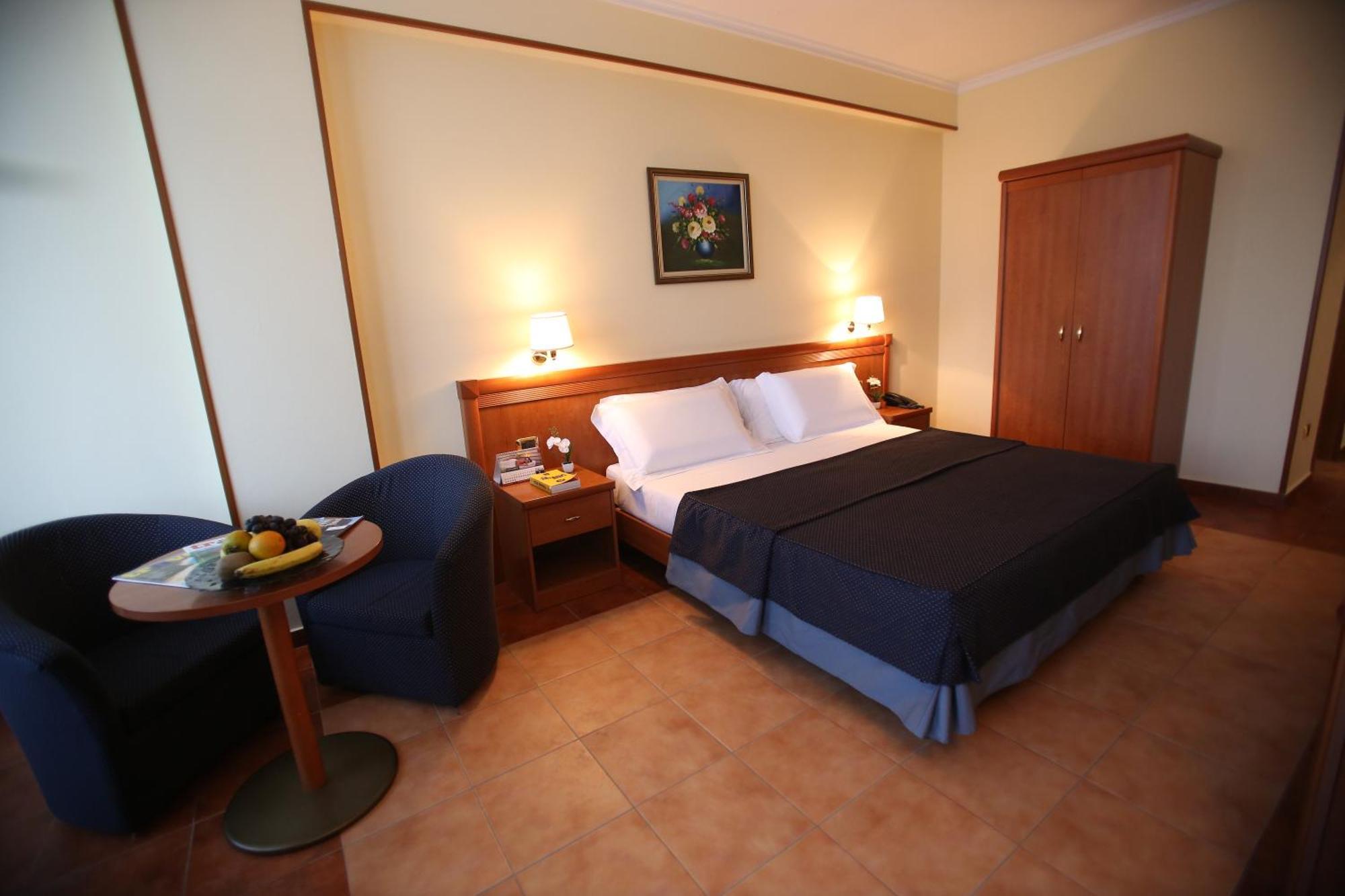 Hotel Continental Vorë Oda fotoğraf