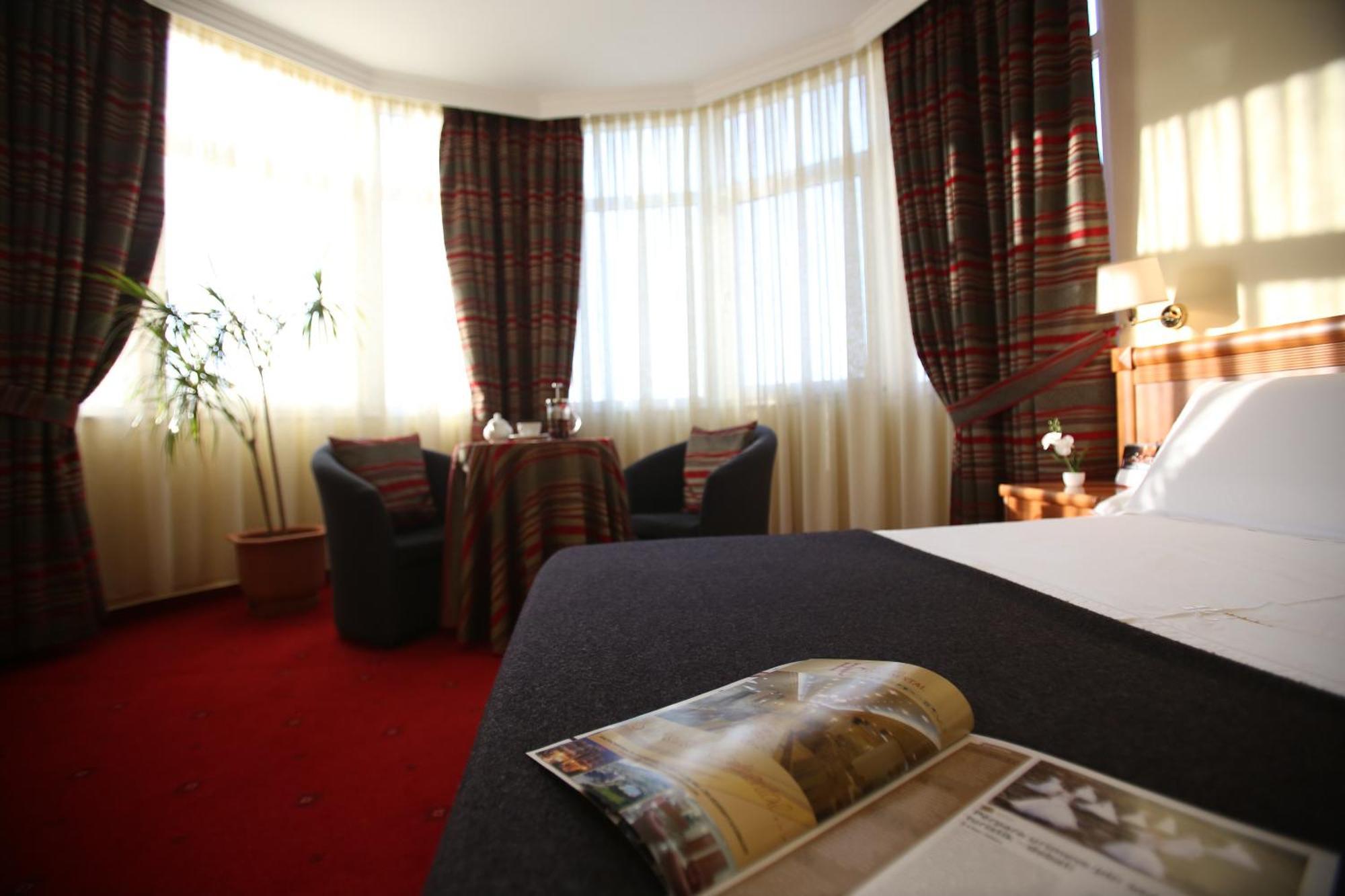 Hotel Continental Vorë Oda fotoğraf