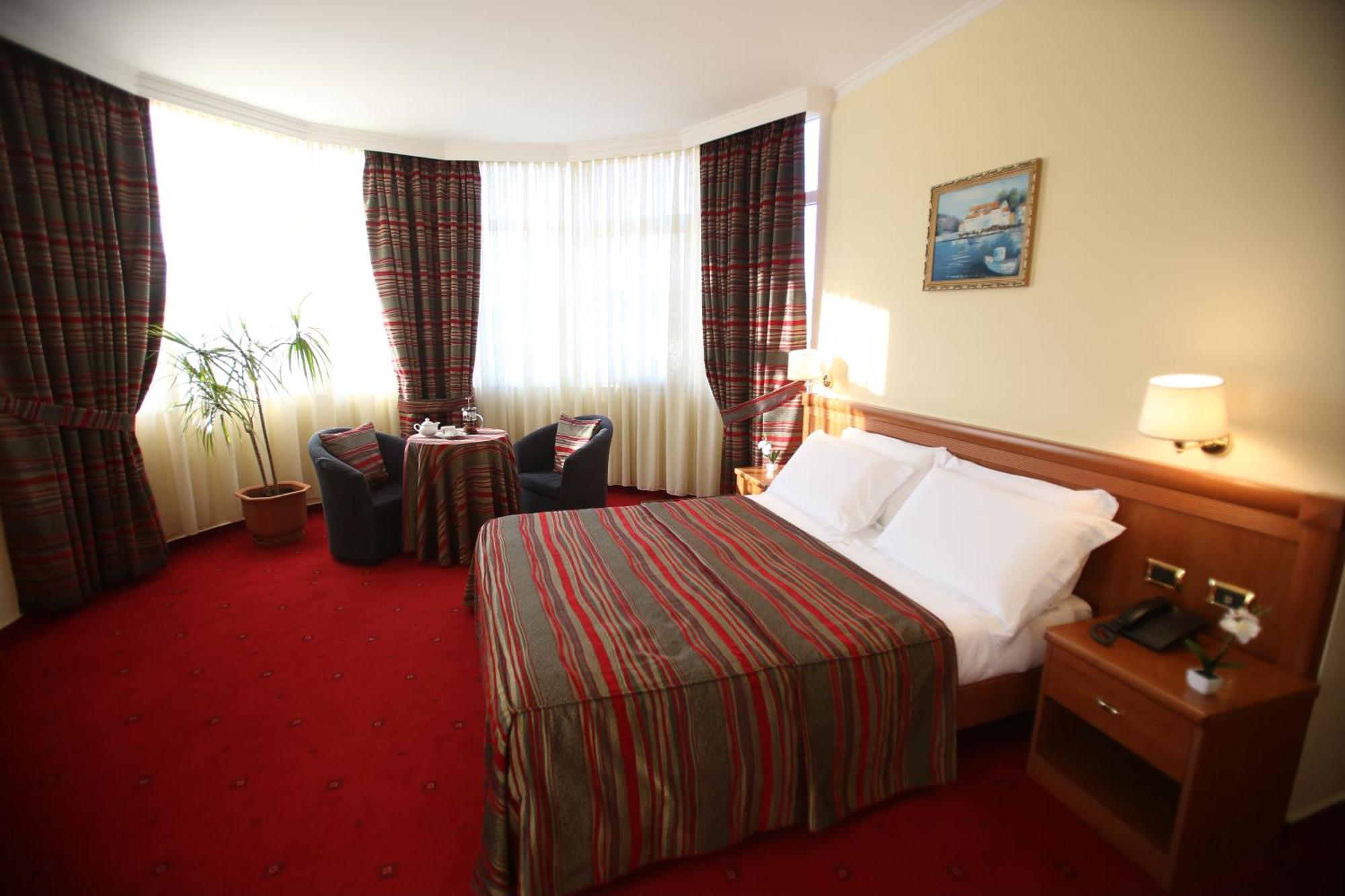 Hotel Continental Vorë Oda fotoğraf