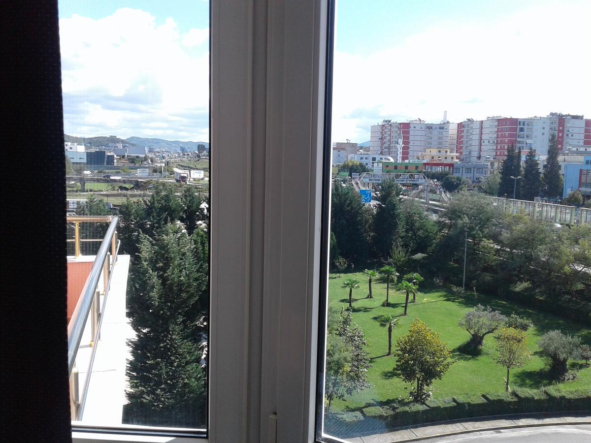 Hotel Continental Vorë Oda fotoğraf