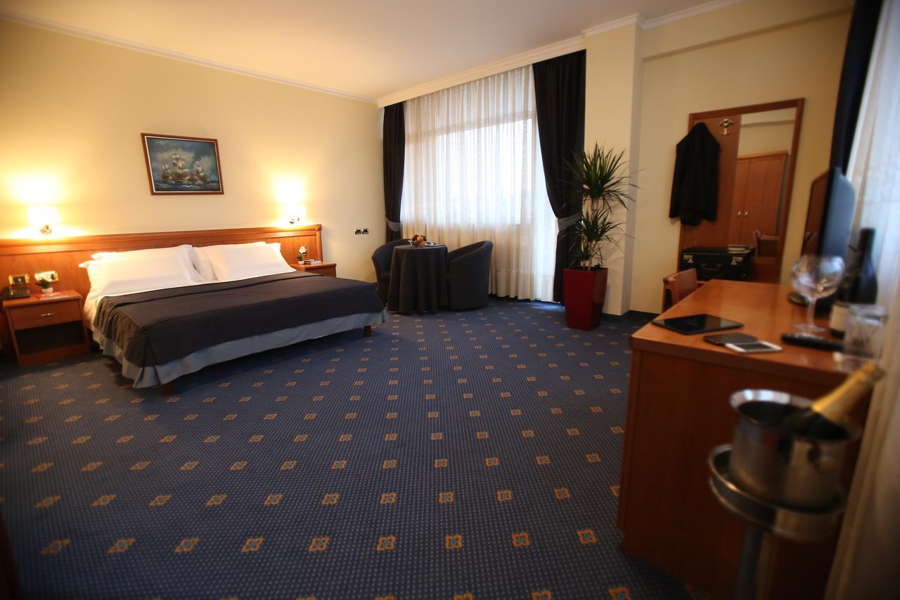 Hotel Continental Vorë Dış mekan fotoğraf