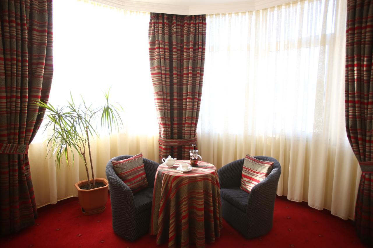 Hotel Continental Vorë Dış mekan fotoğraf