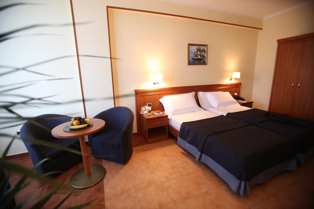 Hotel Continental Vorë Dış mekan fotoğraf