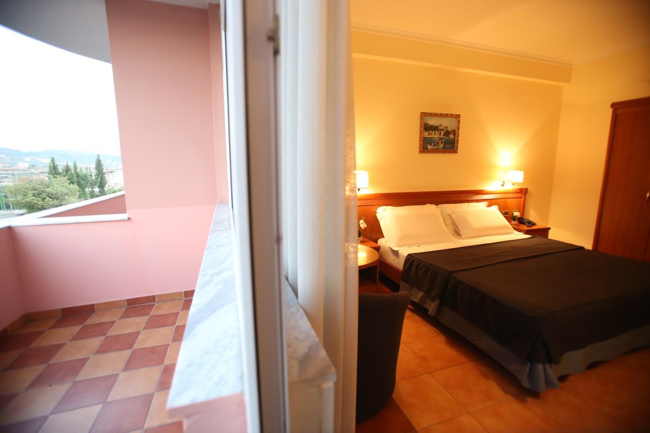 Hotel Continental Vorë Dış mekan fotoğraf