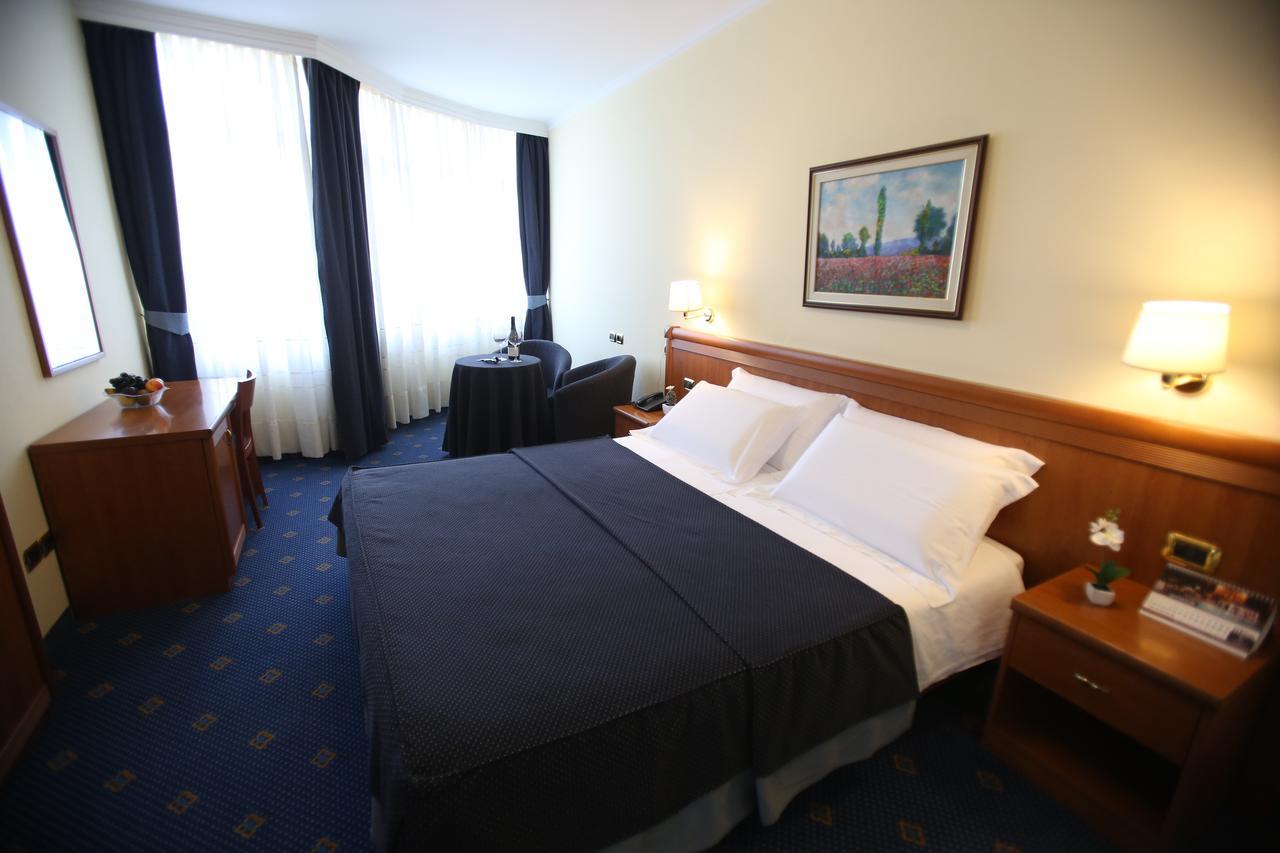 Hotel Continental Vorë Dış mekan fotoğraf