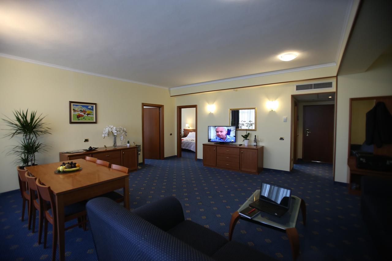 Hotel Continental Vorë Dış mekan fotoğraf