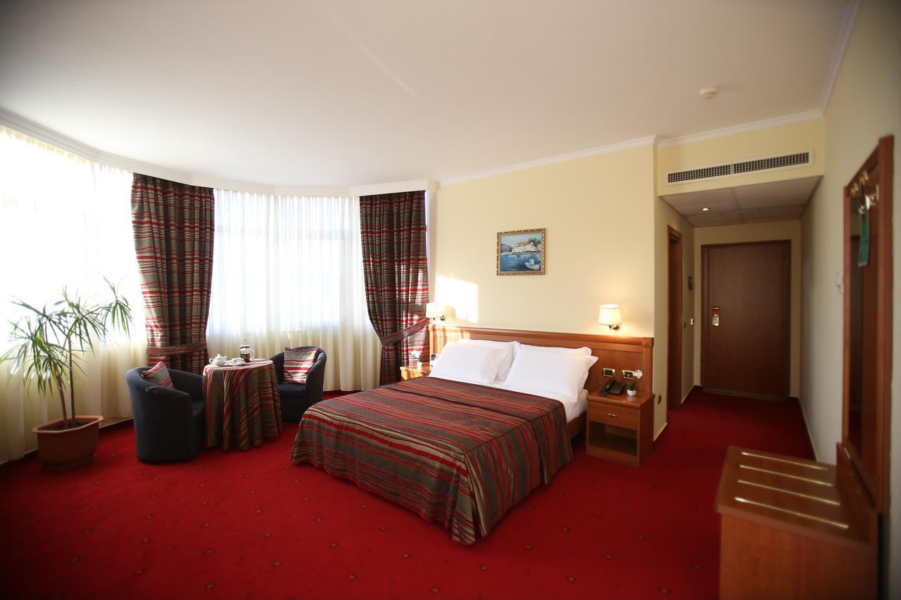 Hotel Continental Vorë Dış mekan fotoğraf