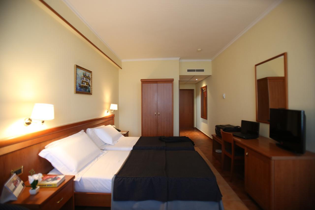Hotel Continental Vorë Dış mekan fotoğraf