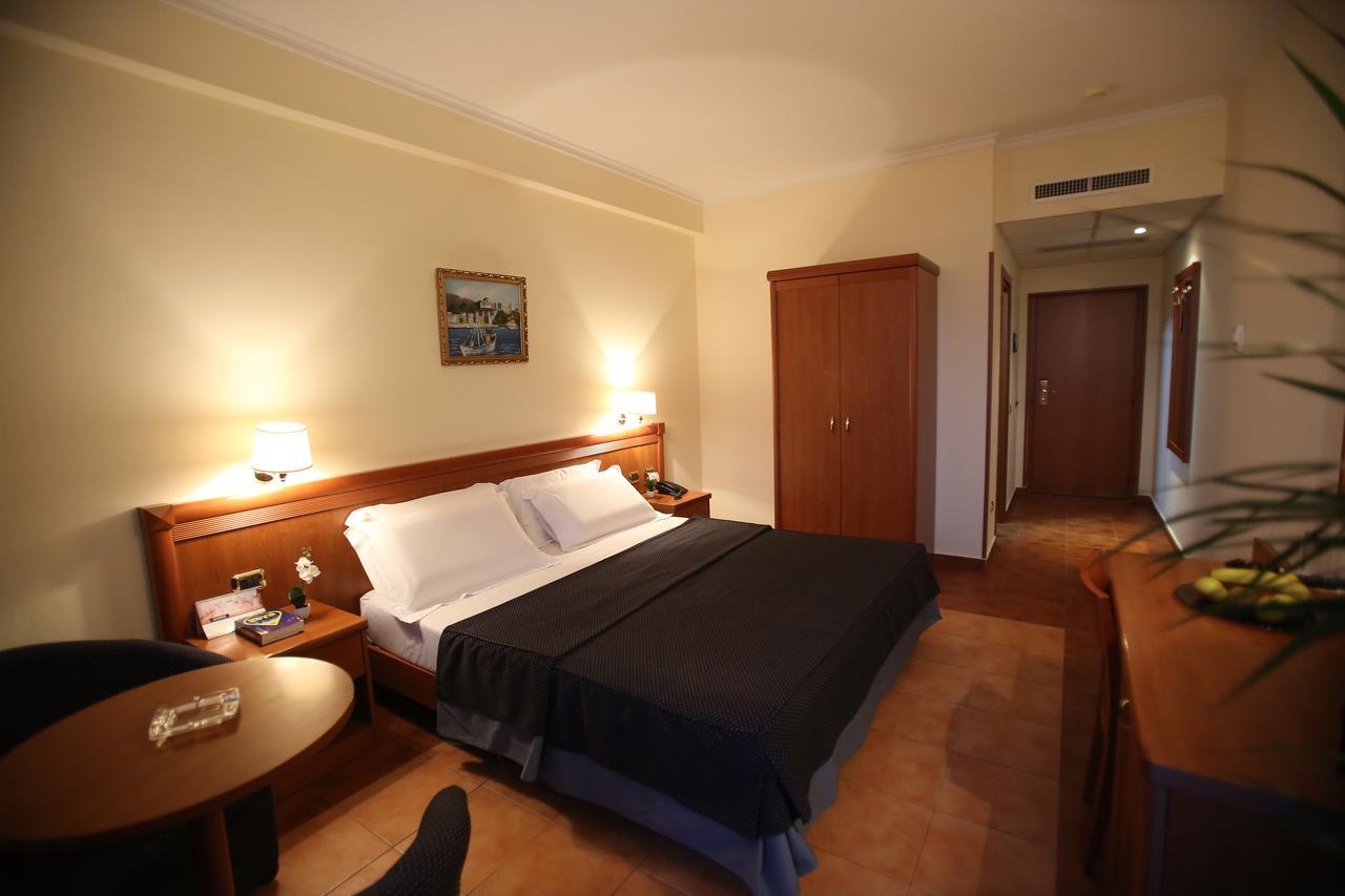 Hotel Continental Vorë Dış mekan fotoğraf