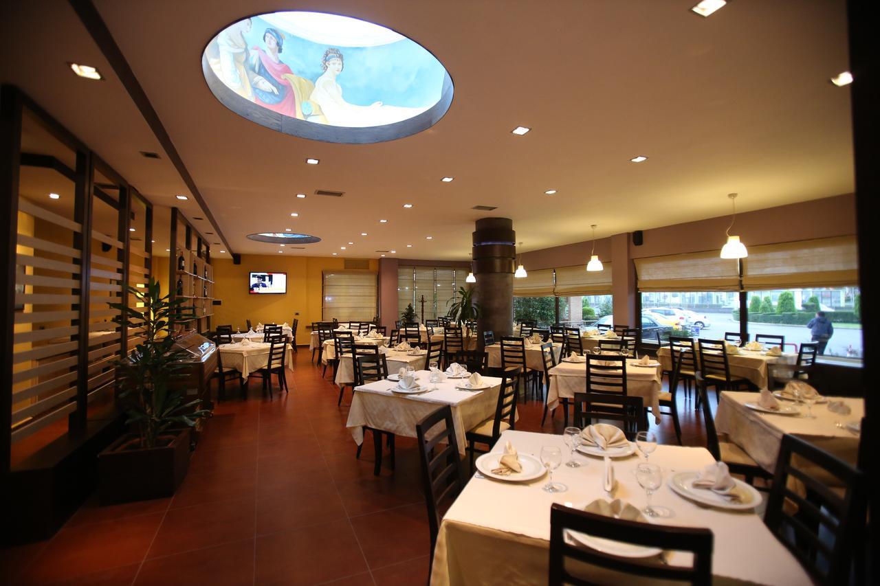 Hotel Continental Vorë Dış mekan fotoğraf