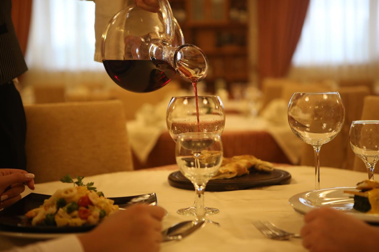 Hotel Continental Vorë Dış mekan fotoğraf
