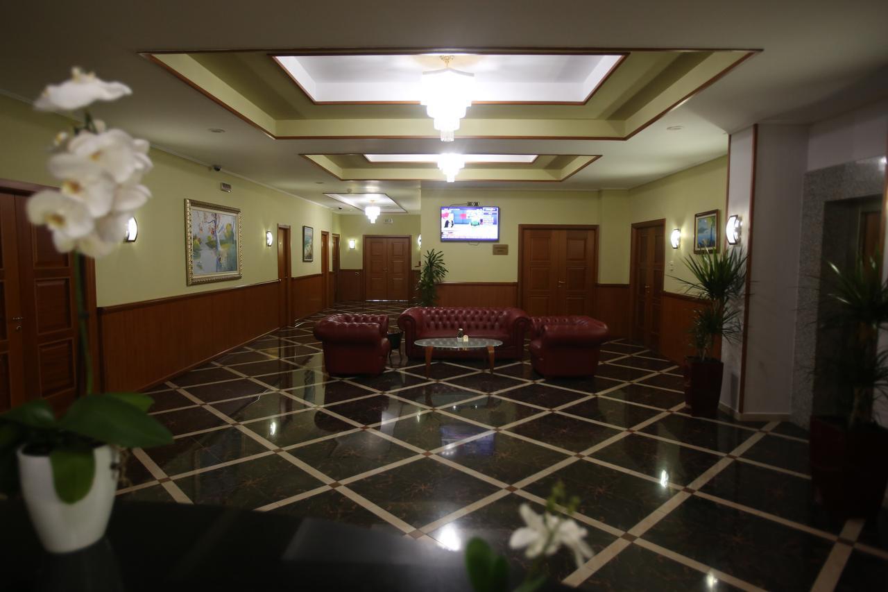Hotel Continental Vorë Dış mekan fotoğraf