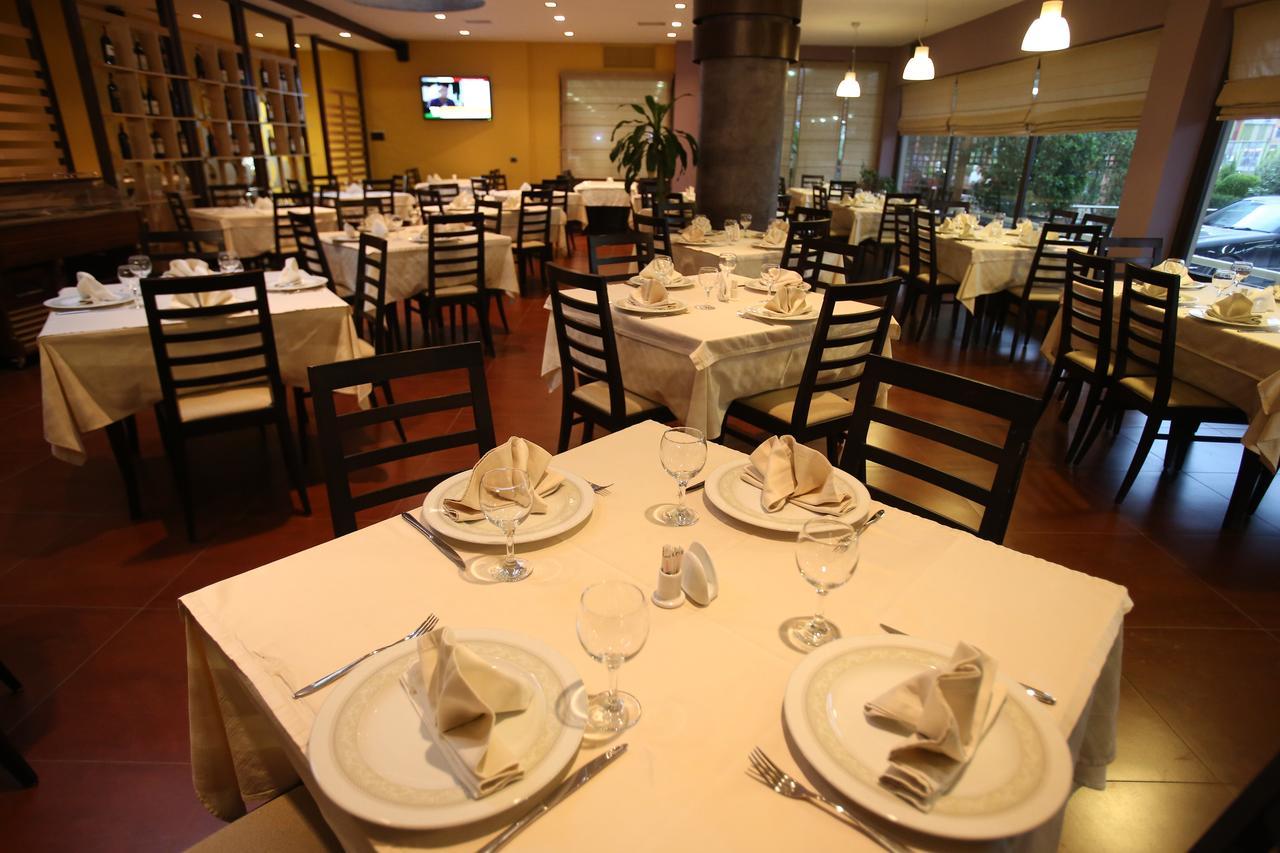 Hotel Continental Vorë Dış mekan fotoğraf