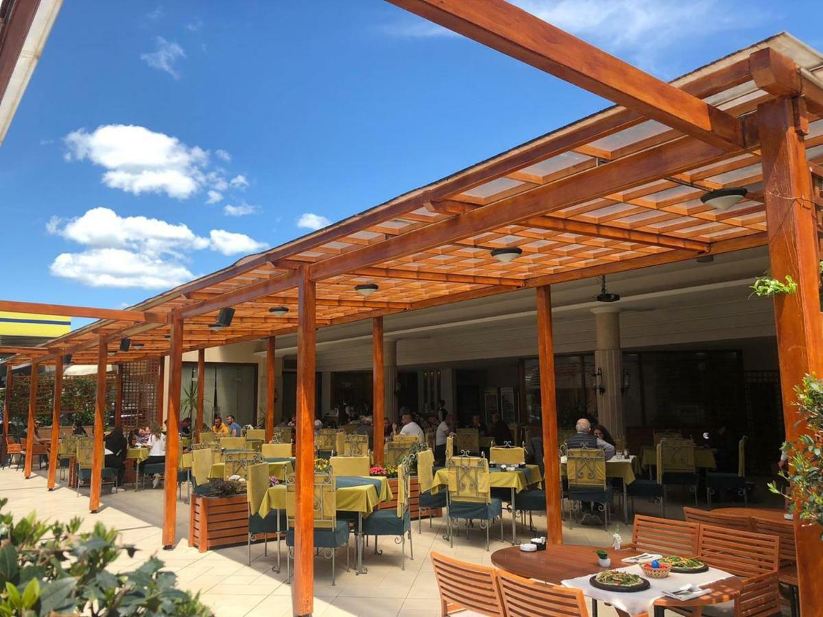 Hotel Continental Vorë Dış mekan fotoğraf