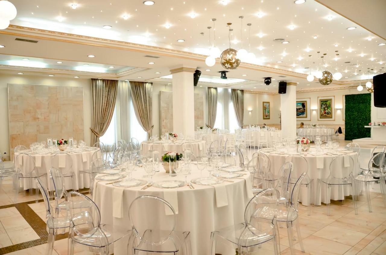 Hotel Continental Vorë Dış mekan fotoğraf